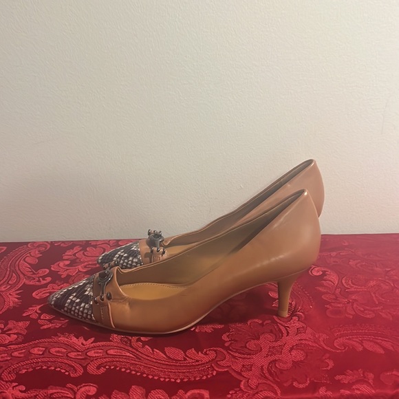 Coach Pumps with Snakeskin and Lock at Toe - Picture 2 of 4